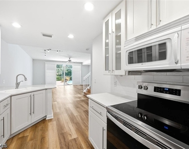 5729 Cove Circle - Photo Thumbnail 9