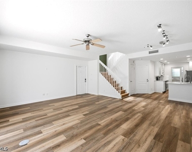 5729 Cove Circle - Photo Thumbnail 6