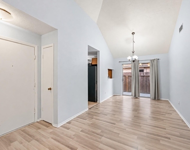 10302 Bushy Creek Drive - Photo Thumbnail 7