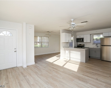 524 97th Avenue N - Photo Thumbnail 1