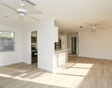 524 97th Avenue N - Photo Thumbnail 3
