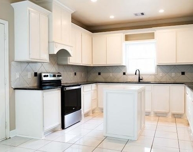 14910 Indian Hill Trail - Photo Thumbnail 11