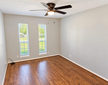 4402 Monteith Drive - Photo Thumbnail 11