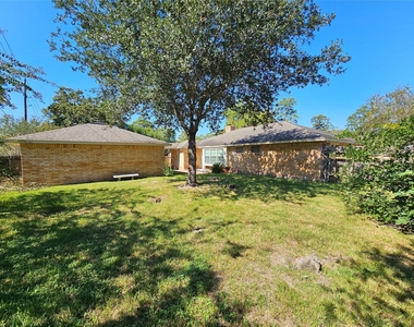 4402 Monteith Drive - Photo Thumbnail 13
