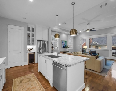 310 W 18th Street - Photo Thumbnail 13