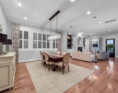 310 W 18th Street - Photo Thumbnail 9