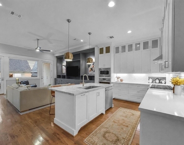 310 W 18th Street - Photo Thumbnail 12