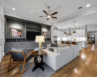 310 W 18th Street - Photo Thumbnail 15