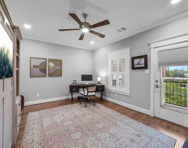 310 W 18th Street - Photo Thumbnail 22