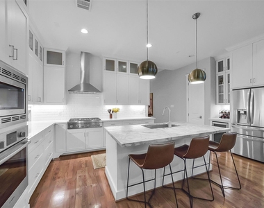 310 W 18th Street - Photo Thumbnail 11