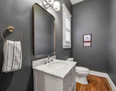 310 W 18th Street - Photo Thumbnail 25