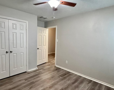 11414 Harbour Lake Court - Photo Thumbnail 10