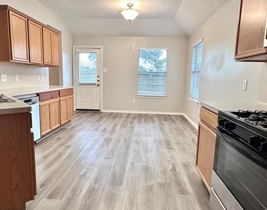 11414 Harbour Lake Court - Photo Thumbnail 13