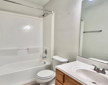 11414 Harbour Lake Court - Photo Thumbnail 16