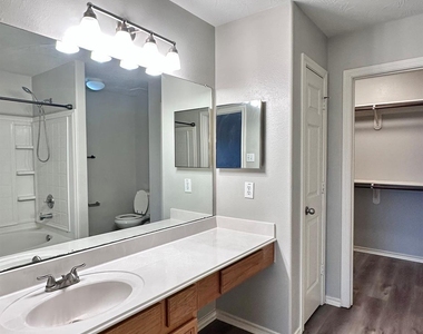 11414 Harbour Lake Court - Photo Thumbnail 8