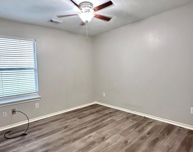 11414 Harbour Lake Court - Photo Thumbnail 9