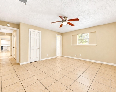 7406 Riptide Drive - Photo Thumbnail 10