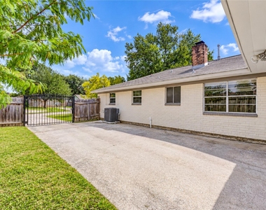 7406 Riptide Drive - Photo Thumbnail 6