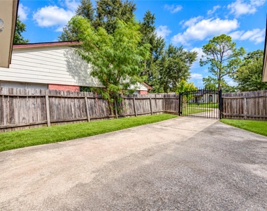 7406 Riptide Drive - Photo Thumbnail 4