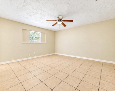 7406 Riptide Drive - Photo Thumbnail 9