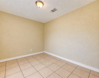 7406 Riptide Drive - Photo Thumbnail 17