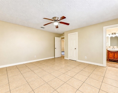 7406 Riptide Drive - Photo Thumbnail 12