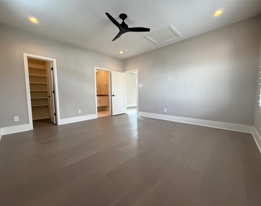 1015 E 27th Street - Photo Thumbnail 12