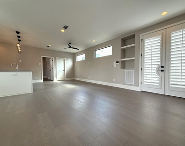 1015 E 27th Street - Photo Thumbnail 10