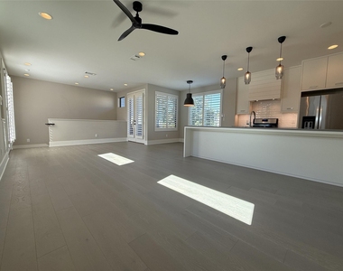 1015 E 27th Street - Photo Thumbnail 16