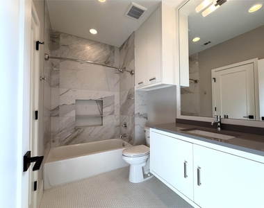1015 E 27th Street - Photo Thumbnail 15