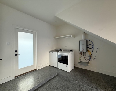 1015 E 27th Street - Photo Thumbnail 17