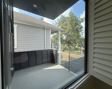 1015 E 27th Street - Photo Thumbnail 9