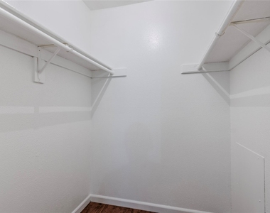720 Memorial Mews Street - Photo Thumbnail 14