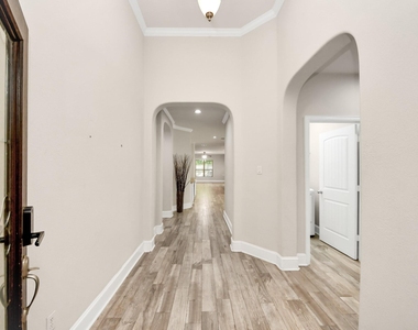 143 W Wading Pond Circle - Photo Thumbnail 4
