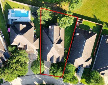 143 W Wading Pond Circle - Photo Thumbnail 1
