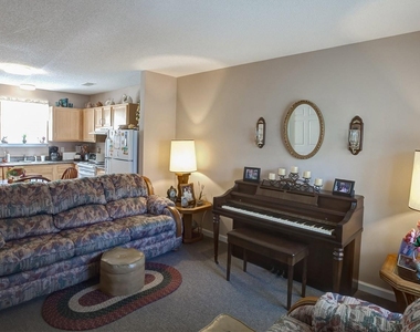 442 Somerset Drive - Photo Thumbnail 5