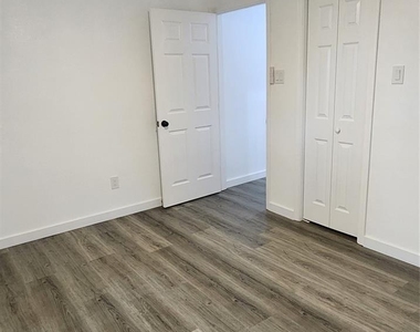 1001 S Iowa Street - Photo Thumbnail 8