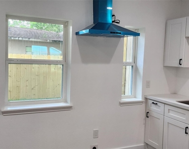 1001 S Iowa Street - Photo Thumbnail 4