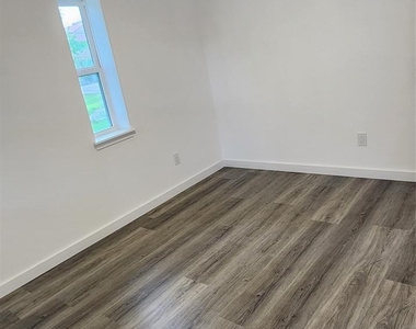 1001 S Iowa Street - Photo Thumbnail 7