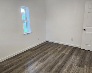 1001 S Iowa Street - Photo Thumbnail 10
