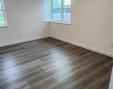 1001 S Iowa Street - Photo Thumbnail 5