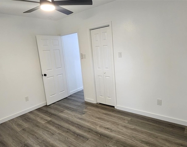 1001 S Iowa Street - Photo Thumbnail 11