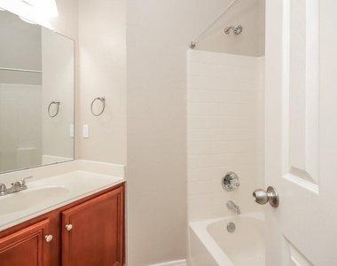 2309 Highland Crossing Drive - Photo Thumbnail 12