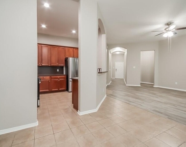 2309 Highland Crossing Drive - Photo Thumbnail 3