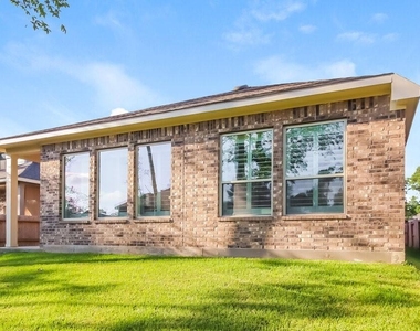 2309 Highland Crossing Drive - Photo Thumbnail 14