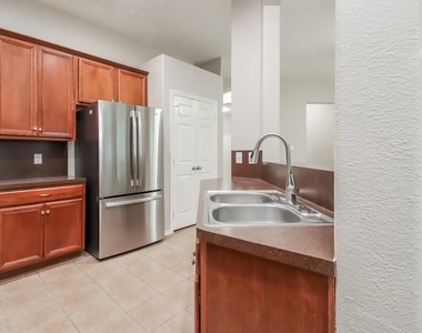 2309 Highland Crossing Drive - Photo Thumbnail 5