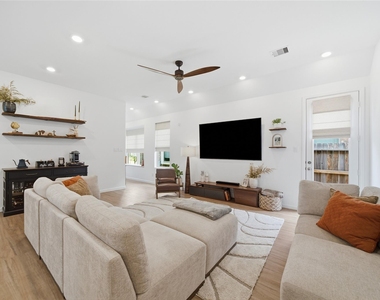 4919 Sand Clouds Drive - Photo Thumbnail 7