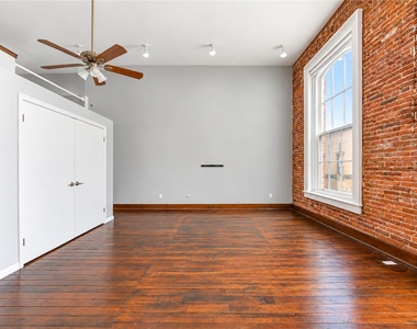 2309 Strand Street - Photo Thumbnail 1
