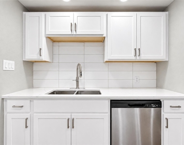 2309 Strand Street - Photo Thumbnail 10