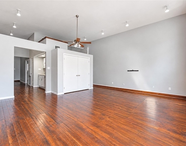2309 Strand Street - Photo Thumbnail 2